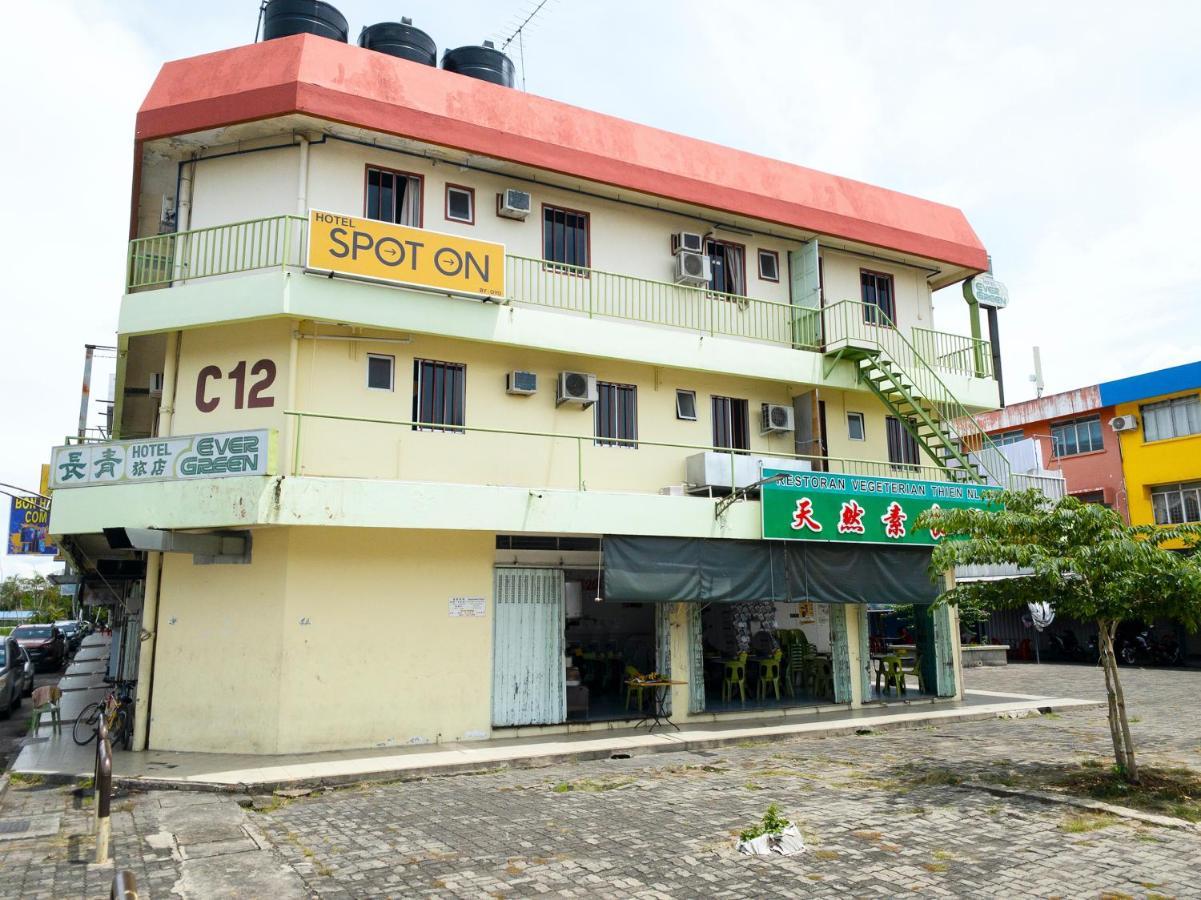Spot On 89582 Evergreen Hotel Keningau Экстерьер фото