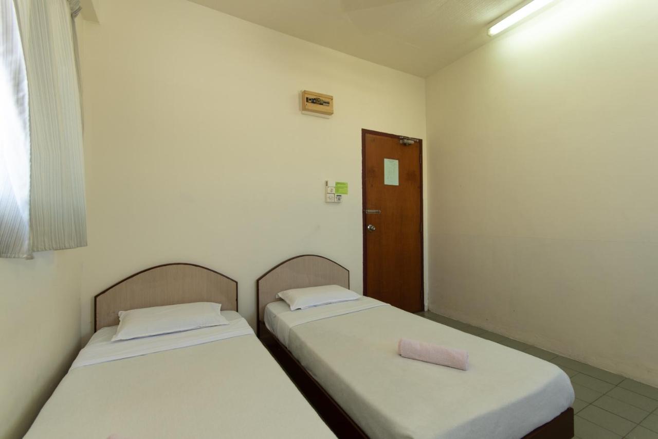 Spot On 89582 Evergreen Hotel Keningau Экстерьер фото